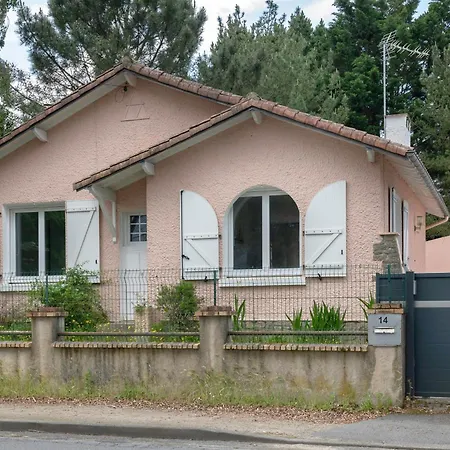 Дом отдыха Maison Pour 4 Avec Jardin A 1km De La Ла-Боль-Эскублак